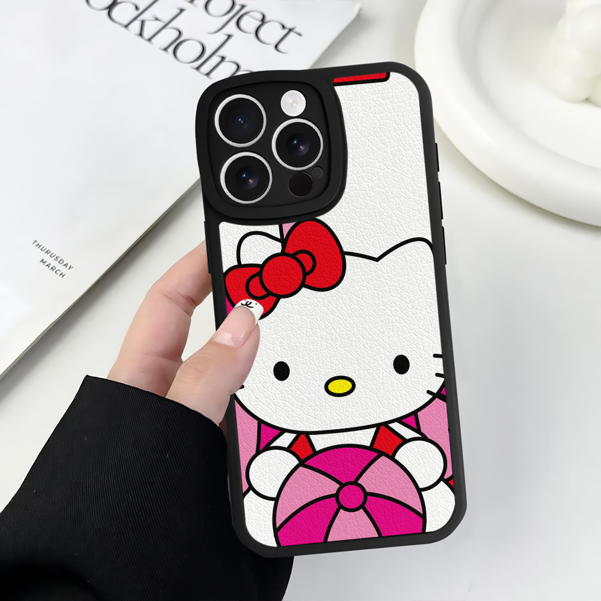 （画像用） Hello Kitty ハローキティ 【iPhone 16シリーズ対応】シリコンスマホケース（レザー調） 材質：シリコン